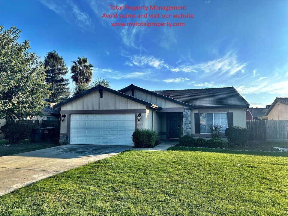 3747 W Sweet Ave in Visalia, CA - Building Photo