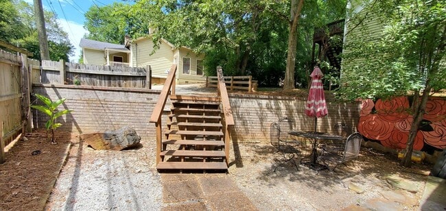 598 W Hancock Ave in Athens, GA - Foto de edificio - Building Photo
