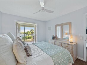 1175 Mainsail Dr in Naples, FL - Building Photo - Building Photo