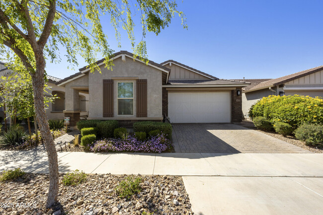 property at 5854 S Del Rancho