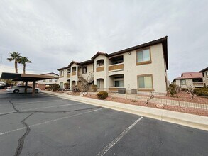 2305 W Horizon Ridge Pkwy in Henderson, NV - Building Photo - Building Photo