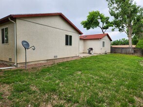 525 N Diamond Ave, Unit B in Canon City, CO - Foto de edificio - Building Photo