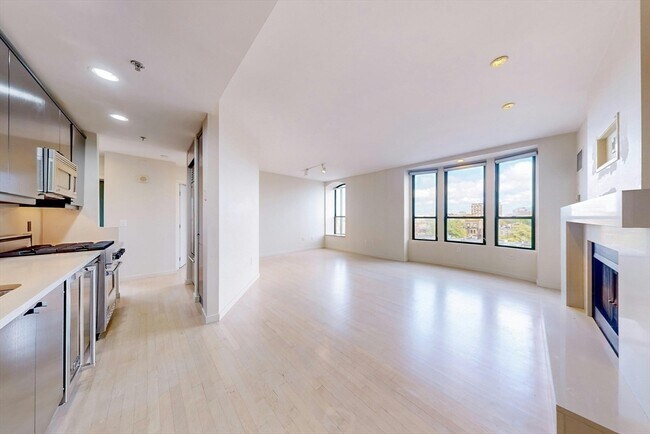 755 Boylston St, Unit 604 in Boston, MA - Foto de edificio - Building Photo