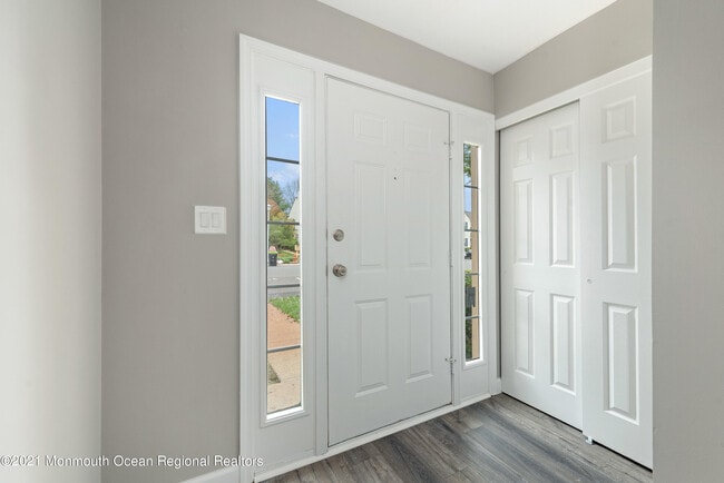 14 Stuart Dr in Freehold, NJ - Building Photo - Building Photo