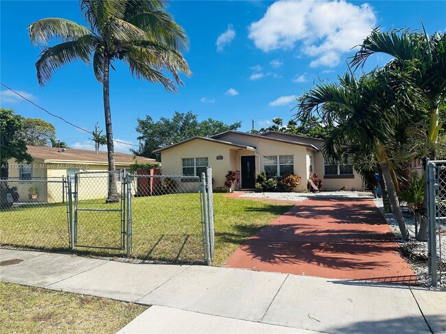 property at 4406 SW 25th St