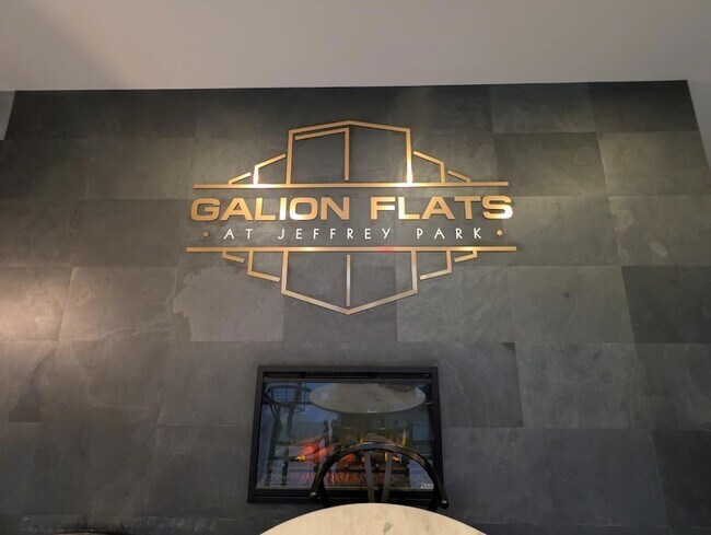 751 N 6th St, Unit 105 in Columbus, OH - Foto de edificio - Building Photo