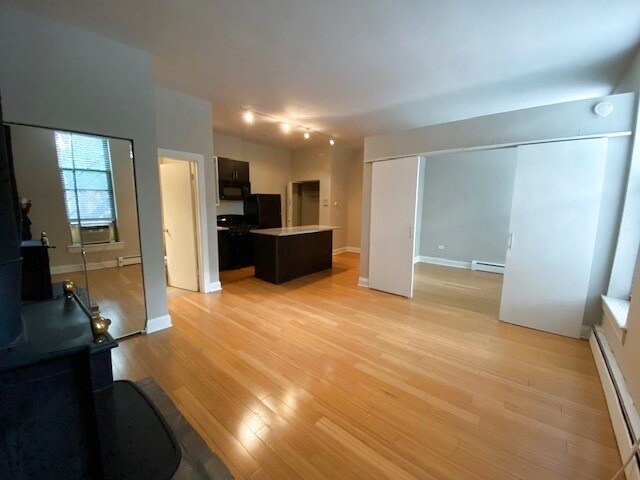 2214 N Clark St-Unit -204 in Chicago, IL - Building Photo - Building Photo