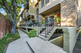 5740 Martel Ave in Dallas, TX - Building Photo