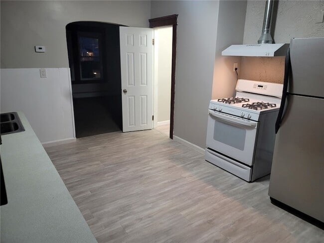 8 Grand St, Unit 303-1000 in Woonsocket, RI - Building Photo - Building Photo