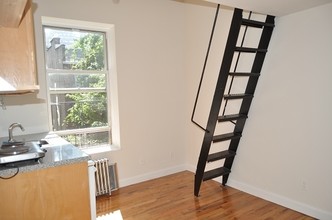 310 West Cozy in New York, NY - Building Photo - Interior Photo