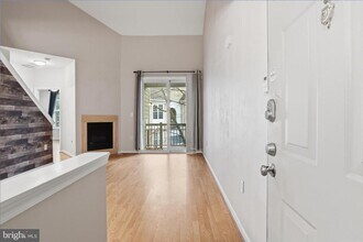 12905 Alton Square in Herndon, VA - Building Photo - Building Photo