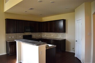 204 White Wing Ln in Sealy, TX - Building Photo - Building Photo