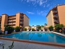 1800 W 54th St in Hialeah, FL - Building Photo