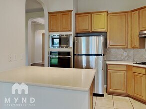 1605 Garden Lakes Dr in Friendswood, TX - Building Photo - Building Photo