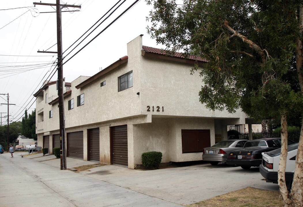 2121 El Paseo in Alhambra, CA - Building Photo