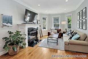 17 Fairbanks St in Brookline, MA - Building Photo