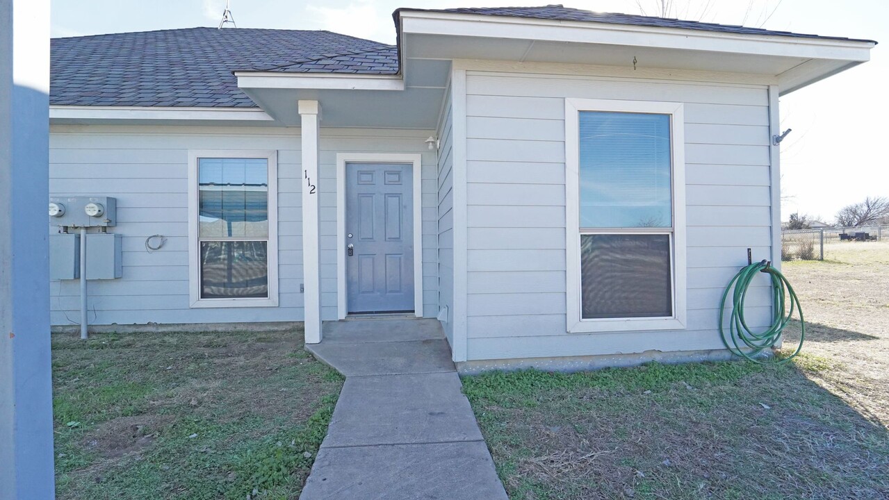 112 Collett Ct in Weatherford, TX - Building Photo