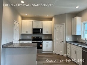 682 Zephyr Dr in Rockingham, VA - Building Photo - Building Photo
