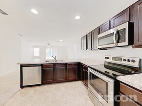 1354 Sarahs Landing Dr in Jacksonville, FL - Foto de edificio - Building Photo