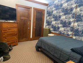 3436 N Downer Ave in Milwaukee, WI - Foto de edificio - Building Photo