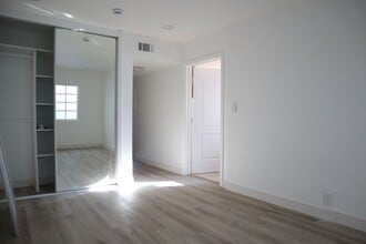8655 W Pico Blvd in Los Angeles, CA - Foto de edificio - Building Photo