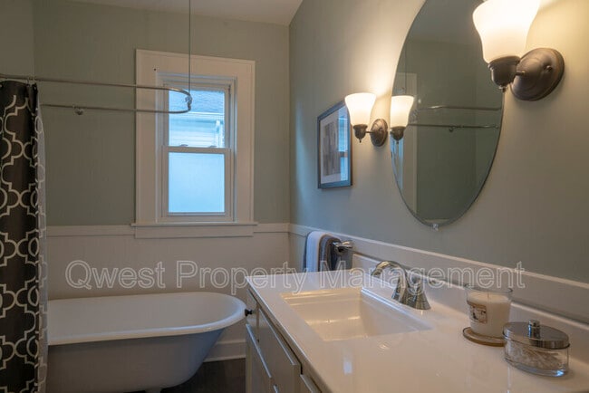 806 Emerald Ave NE in Grand Rapids, MI - Building Photo - Building Photo
