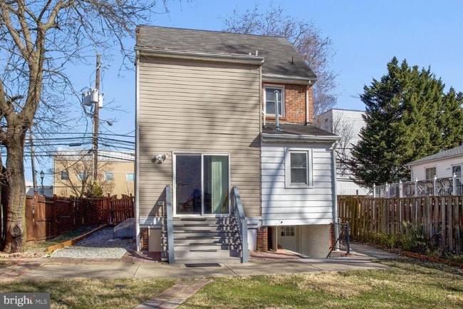 844 Sligo Ave in Silver Spring, MD - Foto de edificio - Building Photo