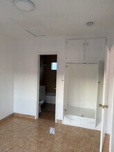 3264 Post St, Unit Apt B in South Gate, CA - Foto de edificio - Building Photo