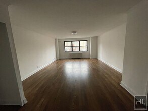 E 88th St in New York, NY - Foto de edificio - Building Photo