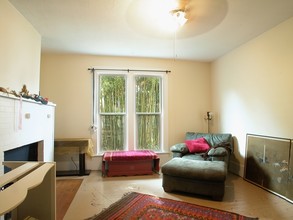 2423 H St in Bellingham, WA - Building Photo - Interior Photo