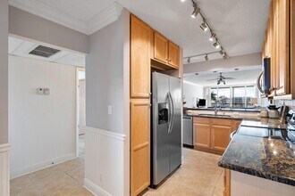 9 Royal Palm Way in Boca Raton, FL - Building Photo - Building Photo