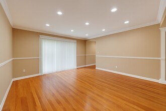 26 Beacon St in Burlington, MA - Foto de edificio - Building Photo