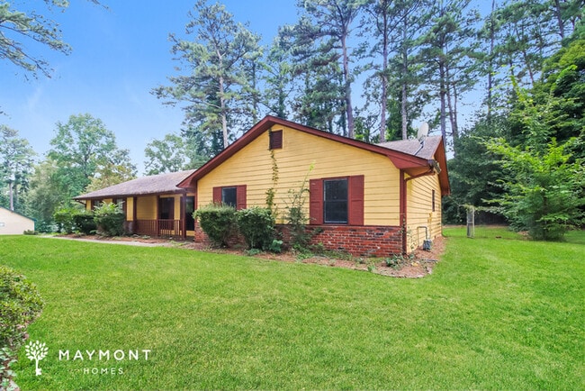 575 Scarborough Rd in Ellenwood, GA - Building Photo - Building Photo