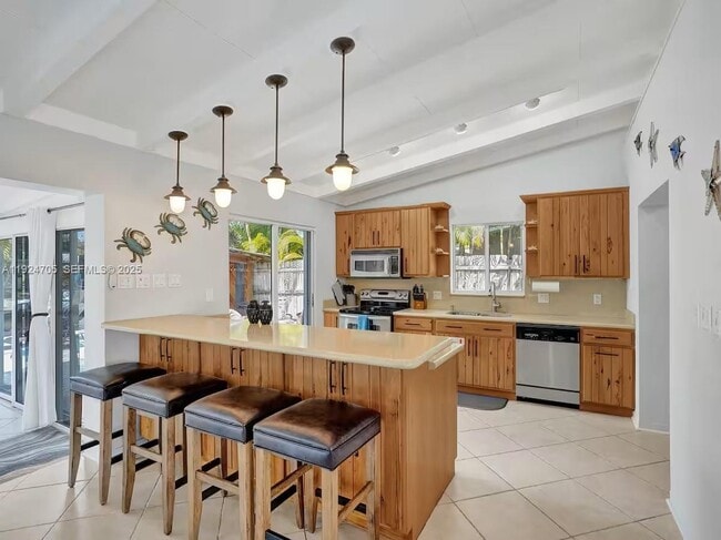 property at 2525 Gulfstream Ln