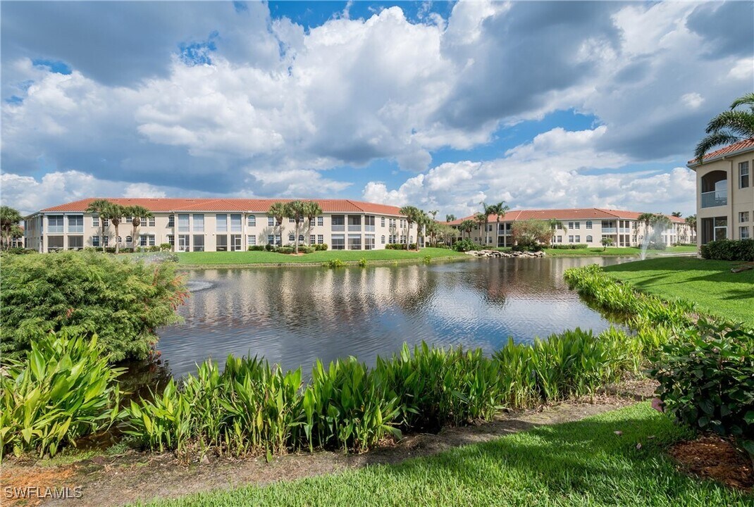 500 Lambiance Cir in Naples, FL - Foto de edificio