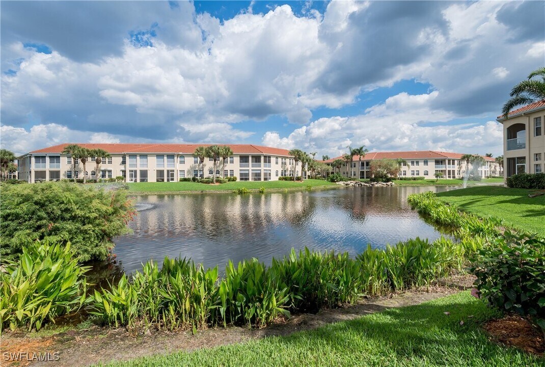 500 Lambiance Cir in Naples, FL - Building Photo