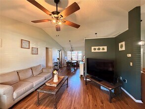 7308 Fairwood Ave in New Port Richey, FL - Foto de edificio - Building Photo