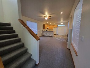 3823 NE 79th Ave in Portland, OR - Building Photo - Building Photo