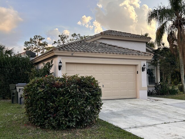 615 Lake Wellington Dr in Wellington, FL - Building Photo - Building Photo