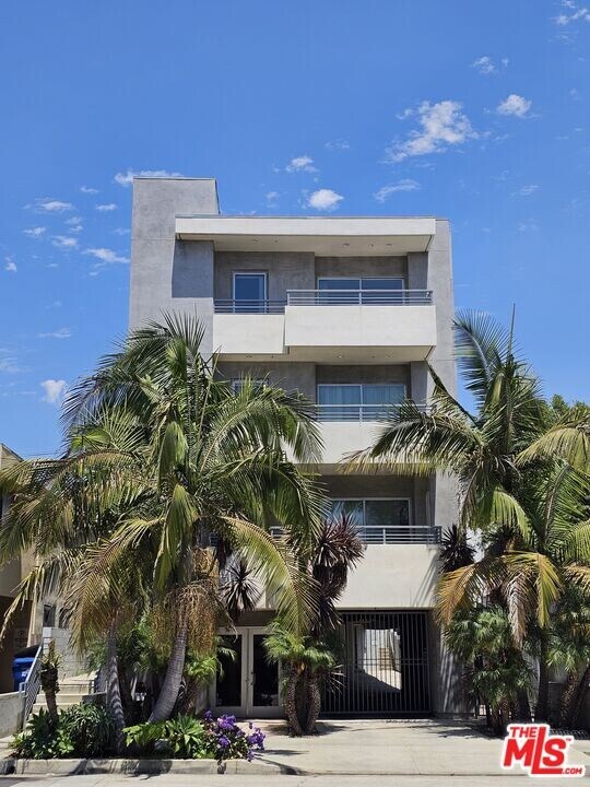 1748 Colby Ave in Los Angeles, CA - Building Photo