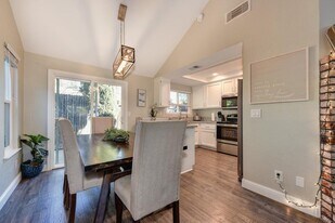 8313 Crossoak Way in Orangevale, CA - Building Photo