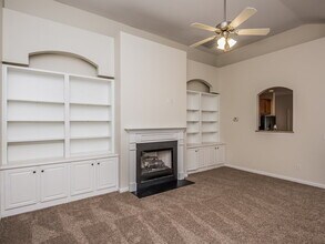 92 Majestic Dr in Newnan, GA - Foto de edificio - Building Photo