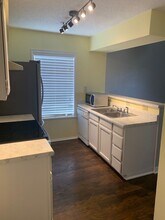 4949 Hamilton Wolfe in San Antonio, TX - Building Photo - Building Photo