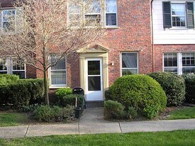 1401 S Edgewood St, Unit 486 in Arlington, VA - Building Photo