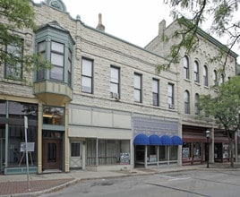 Putney Apartments in Waukesha, WI - Building Photo - Building Photo