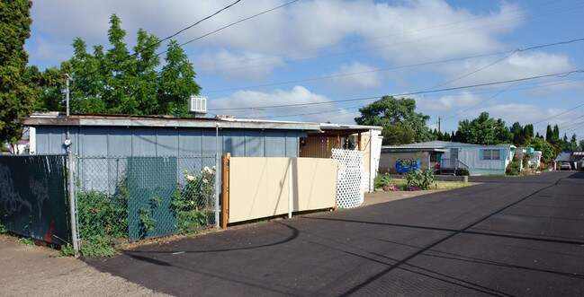 1445 Railroad Blvd in Eugene, OR - Building Photo - Building Photo