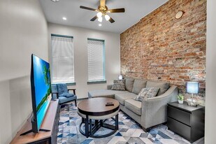 44 E Utica St in Buffalo, NY - Building Photo