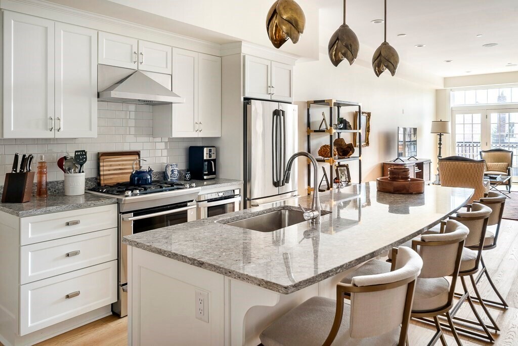 380 Bunker Hill St in Boston, MA - Building Photo