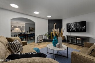 320 E Geneva Dr in Tempe, AZ - Building Photo - Building Photo