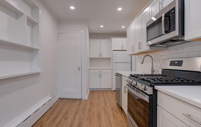 23 Park Ave in Oyster Bay, NY - Building Photo - Building Photo